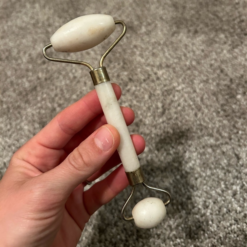 Natural stone face roller